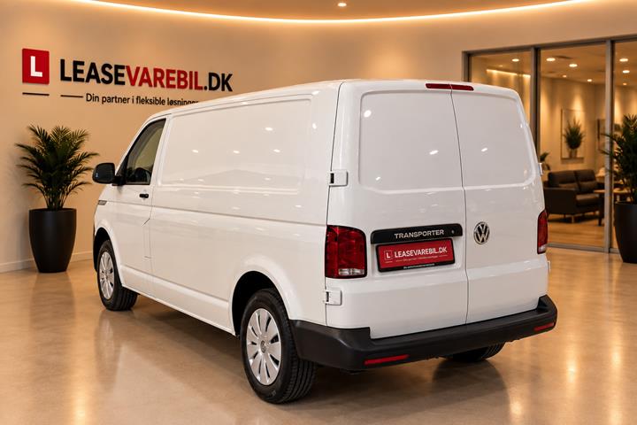 Hvid VW Transporter fra 2021