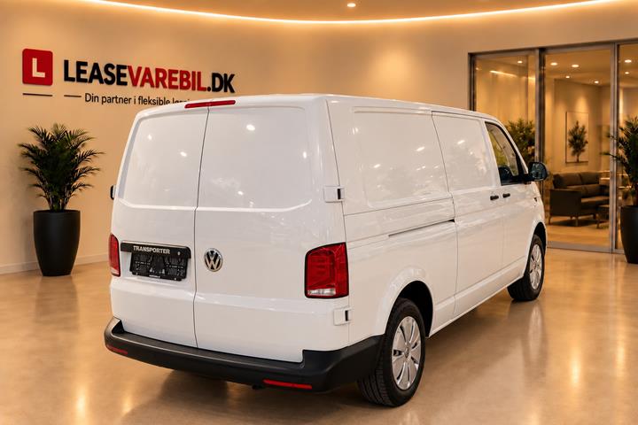 Hvid VW Transporter fra 2021