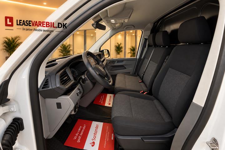 Hvid VW Transporter fra 2021