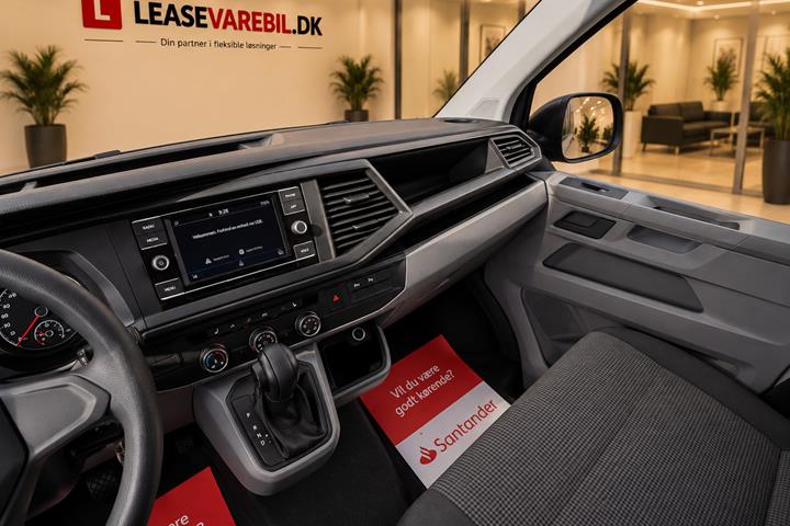 Hvid VW Transporter fra 2021