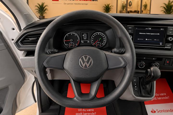 Hvid VW Transporter fra 2021