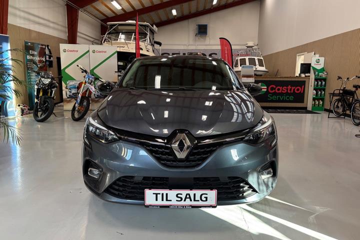 Grå Renault Clio V fra 2020