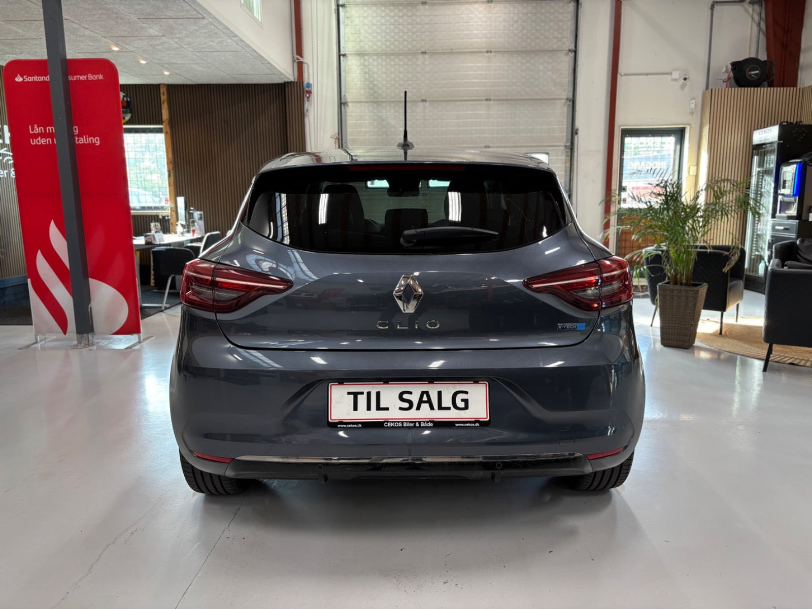 Grå Renault Clio V fra 2020