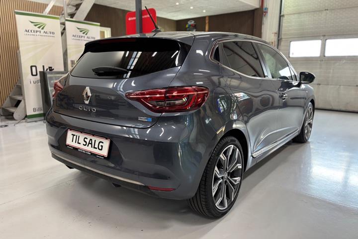 Grå Renault Clio V fra 2020