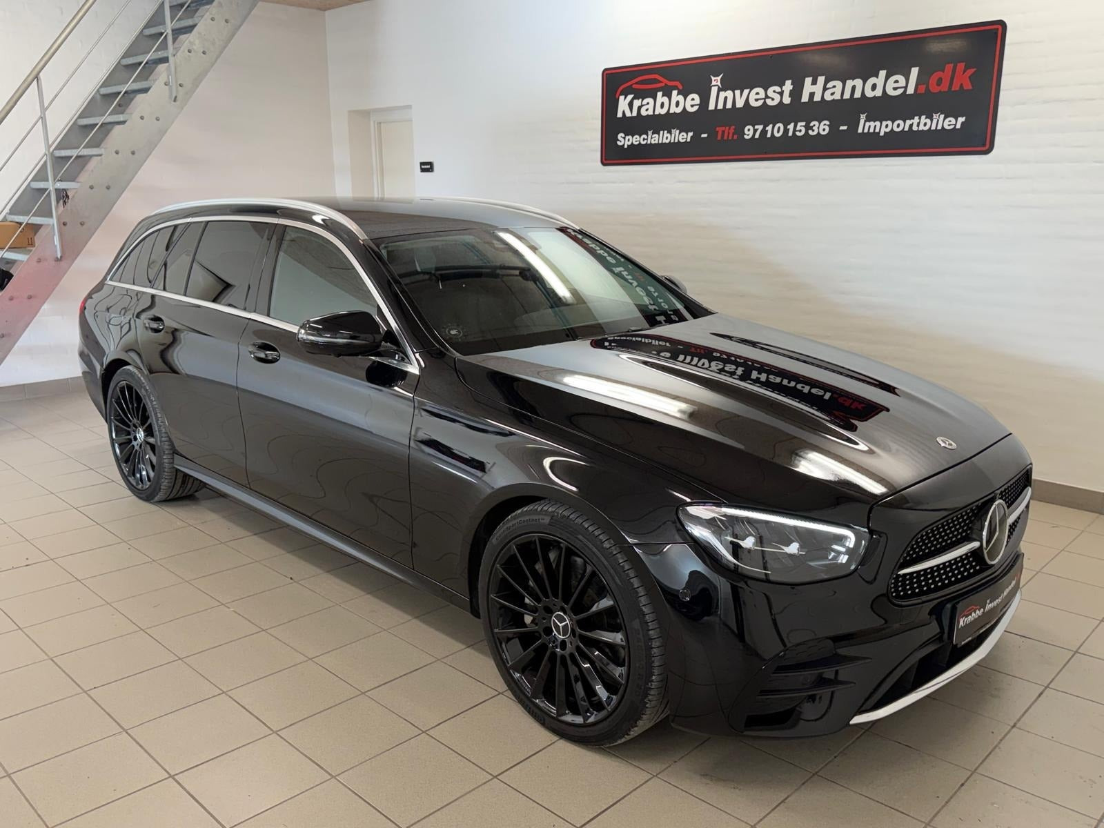 Sort Mercedes E300 de fra 2023