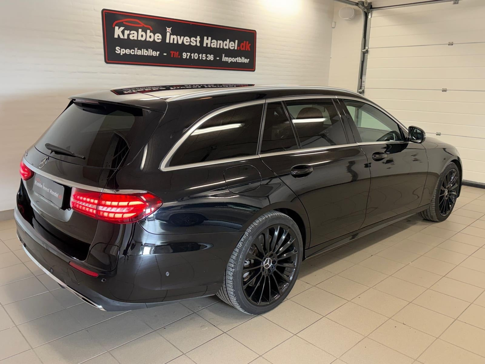 Sort Mercedes E300 de fra 2023