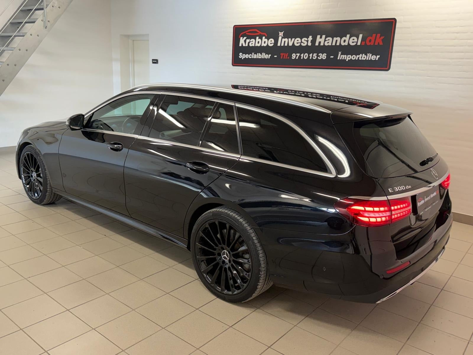 Sort Mercedes E300 de fra 2023