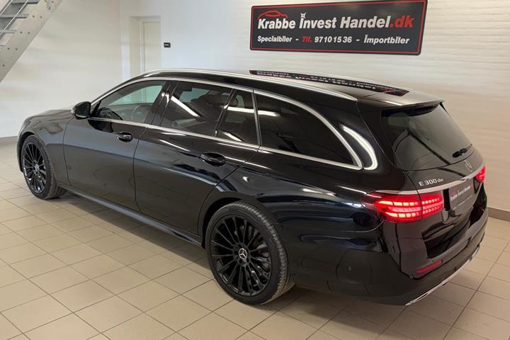 Sort Mercedes E300 de fra 2023