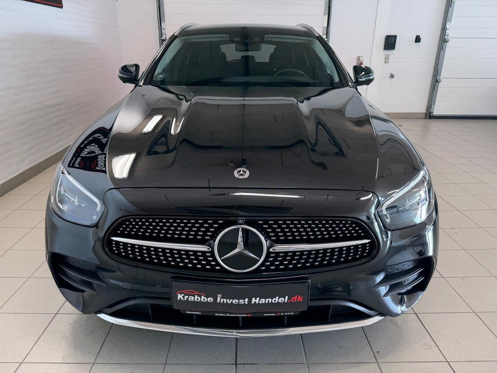 Sort Mercedes E300 de fra 2023