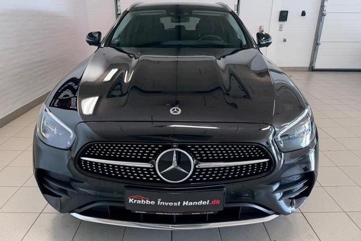Sort Mercedes E300 de fra 2023