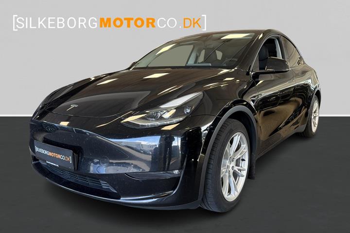 Sort Tesla Model Y fra 2024