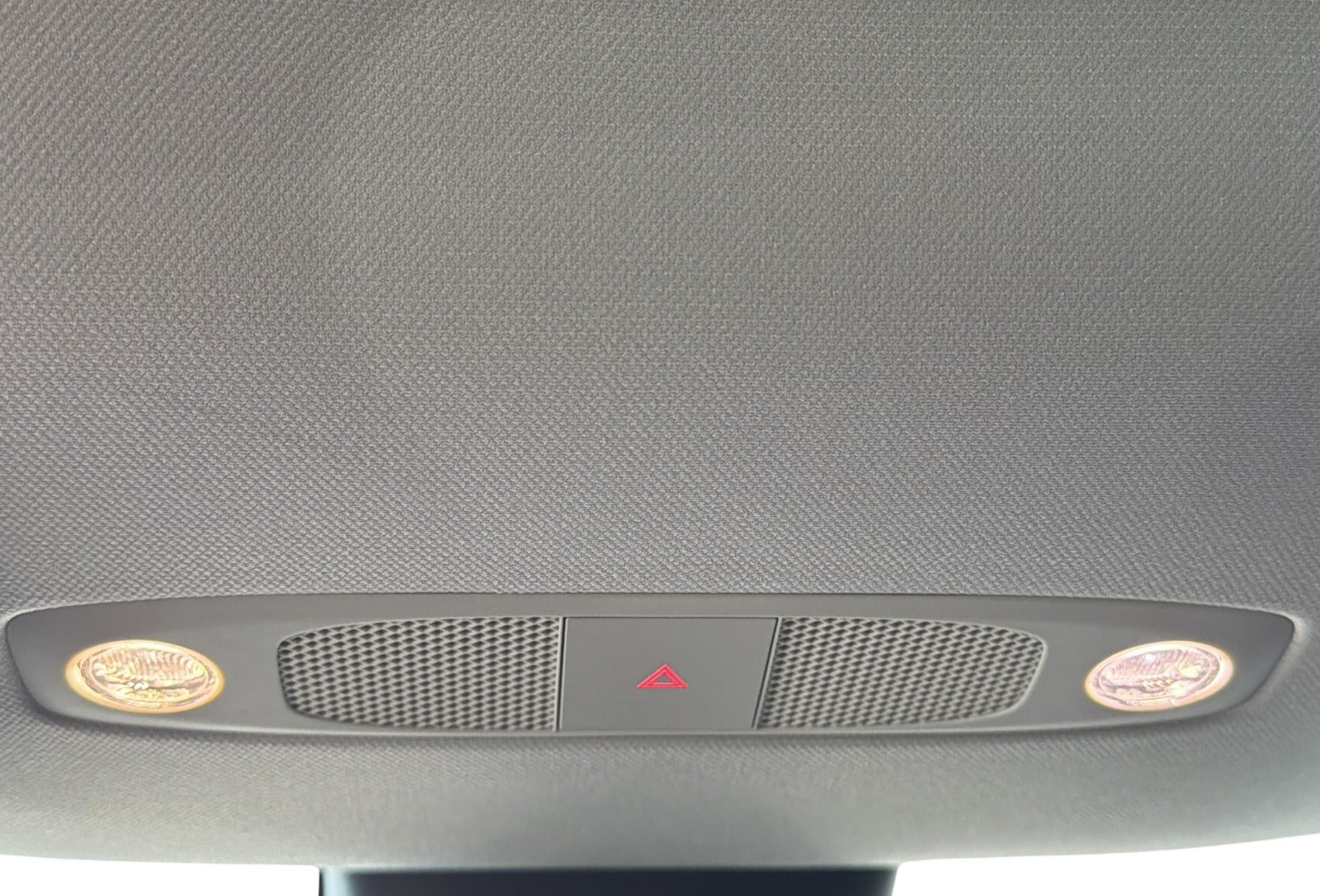 Sort Tesla Model Y fra 2024
