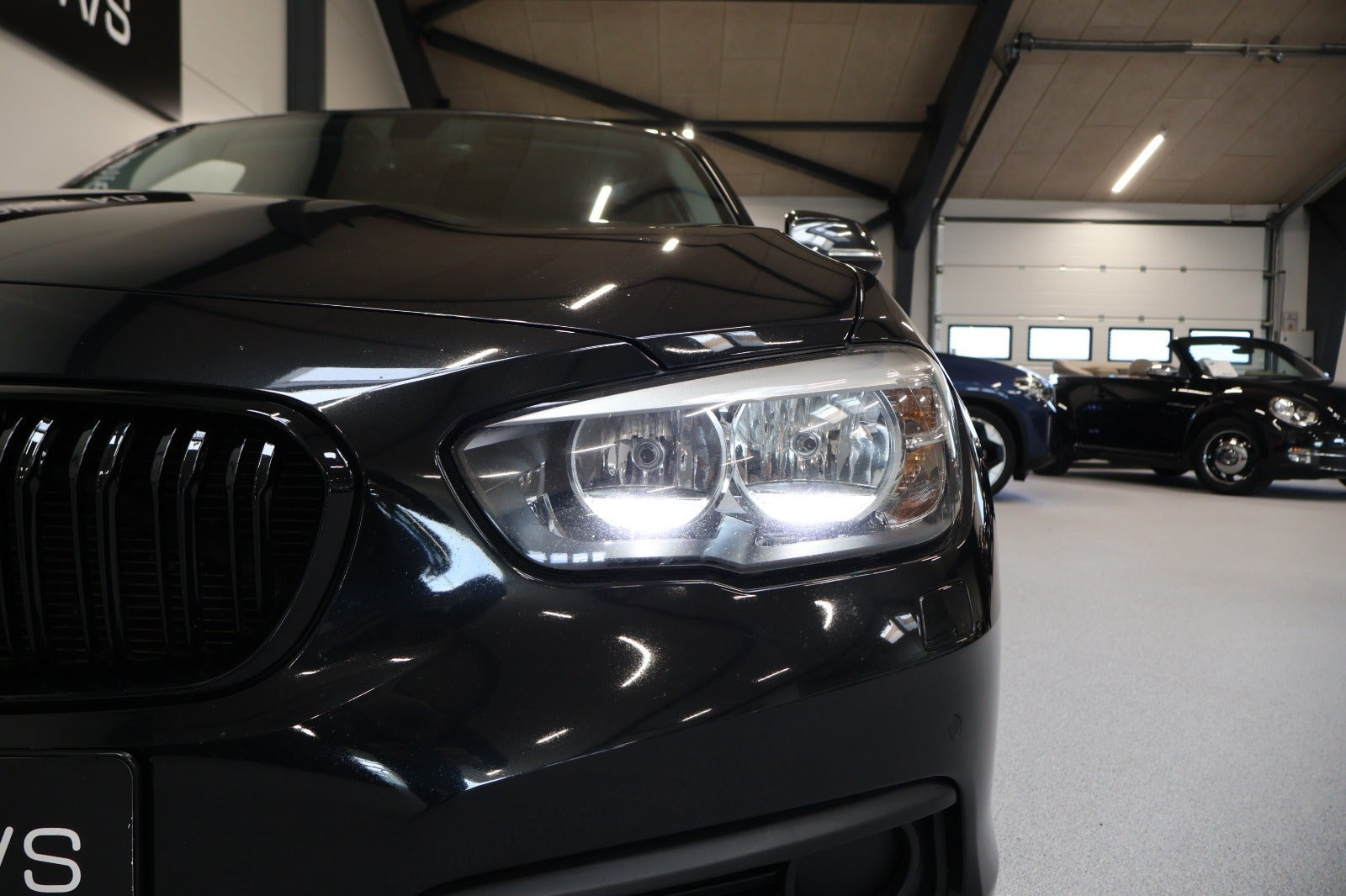 Sort BMW 118i fra 2018