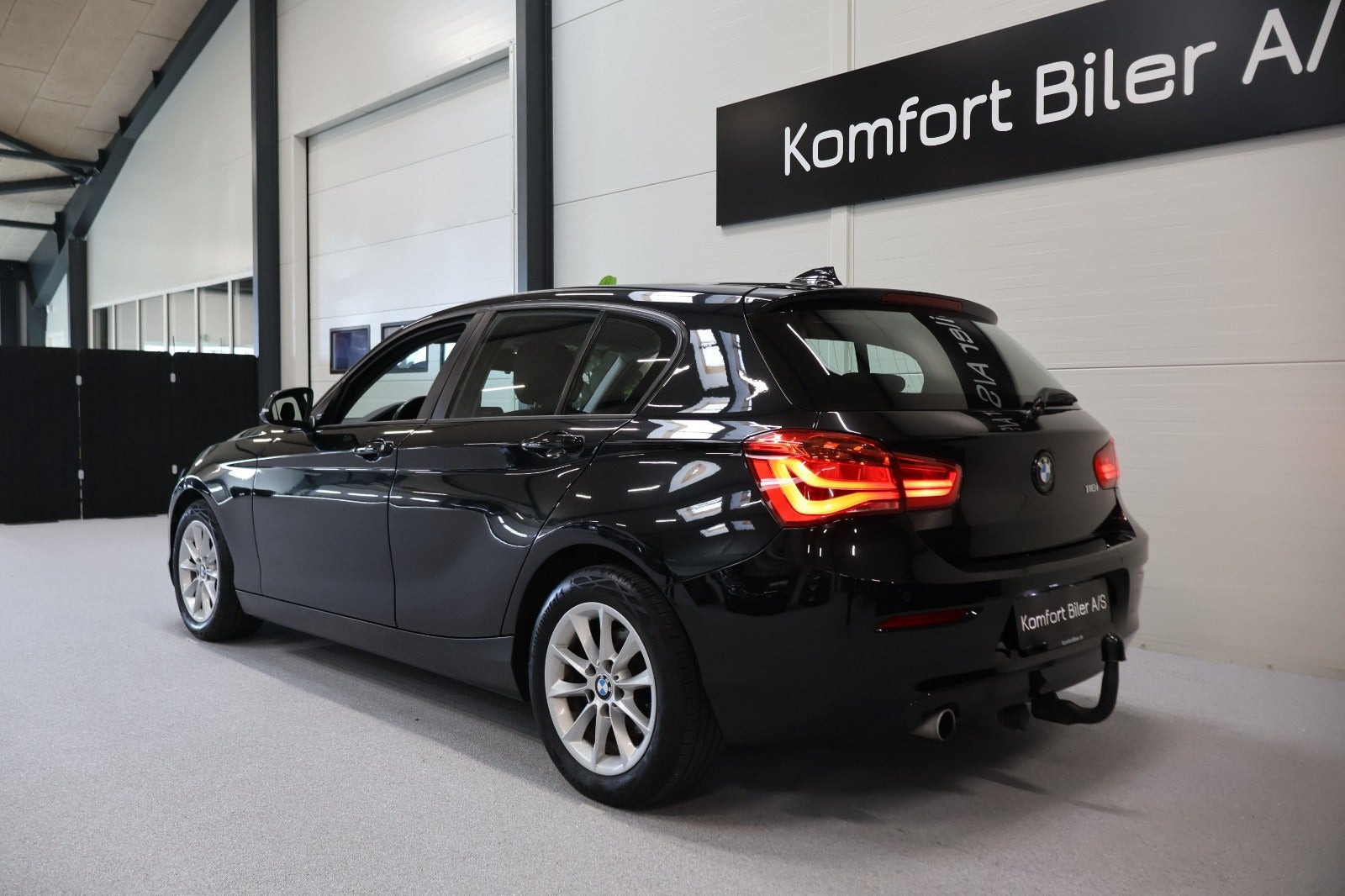 Sort BMW 118i fra 2018