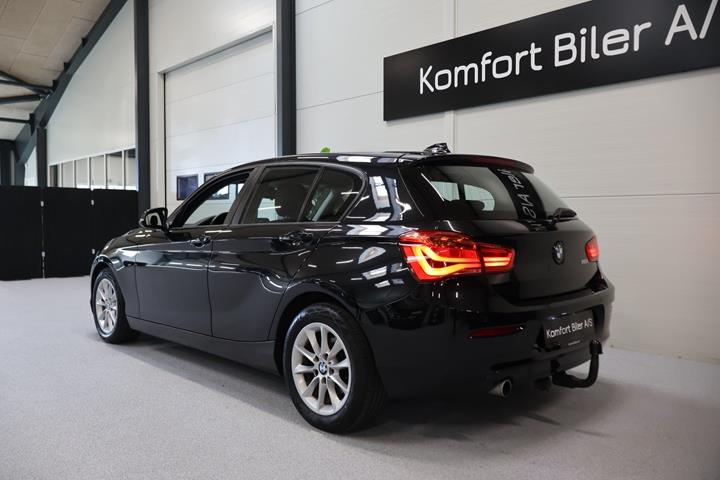 Sort BMW 118i fra 2018