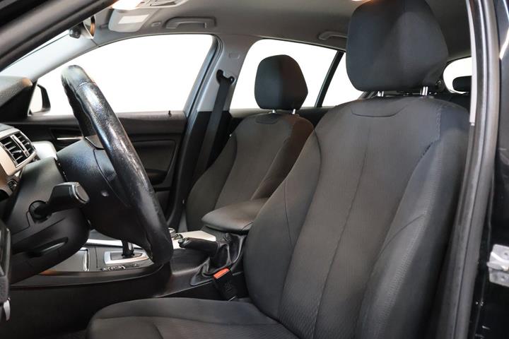 Sort BMW 118i fra 2018