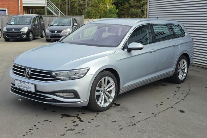 Sølv VW Passat fra 2023