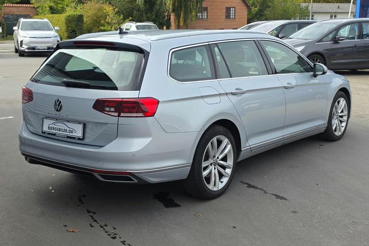 Sølv VW Passat fra 2023