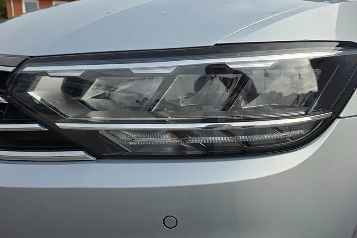 Sølv VW Passat fra 2023