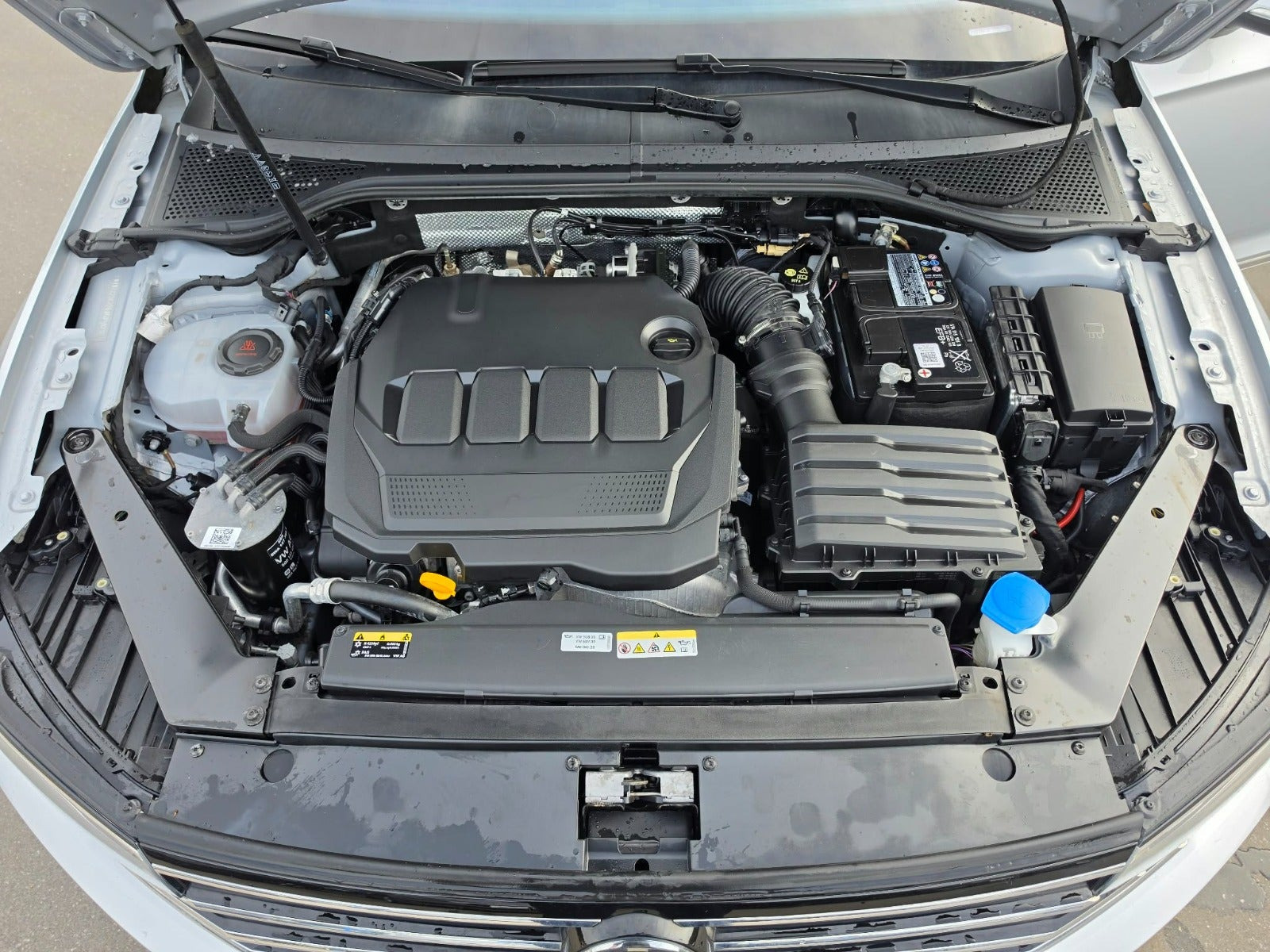 Sølv VW Passat fra 2023