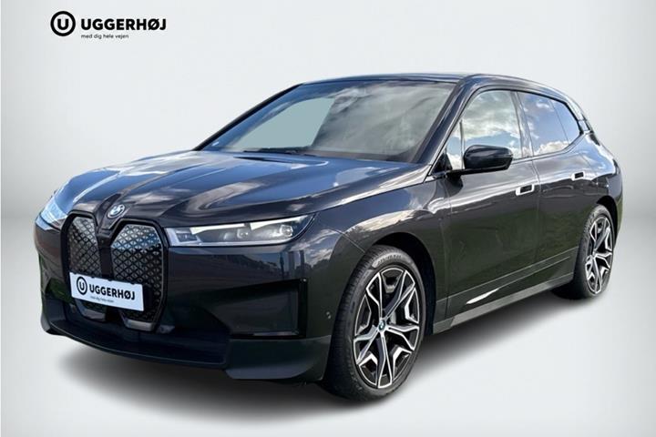 Grå BMW iX fra 2021