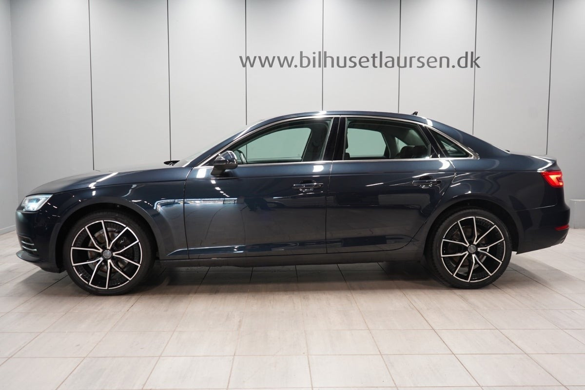 Blå Audi A4 fra 2016