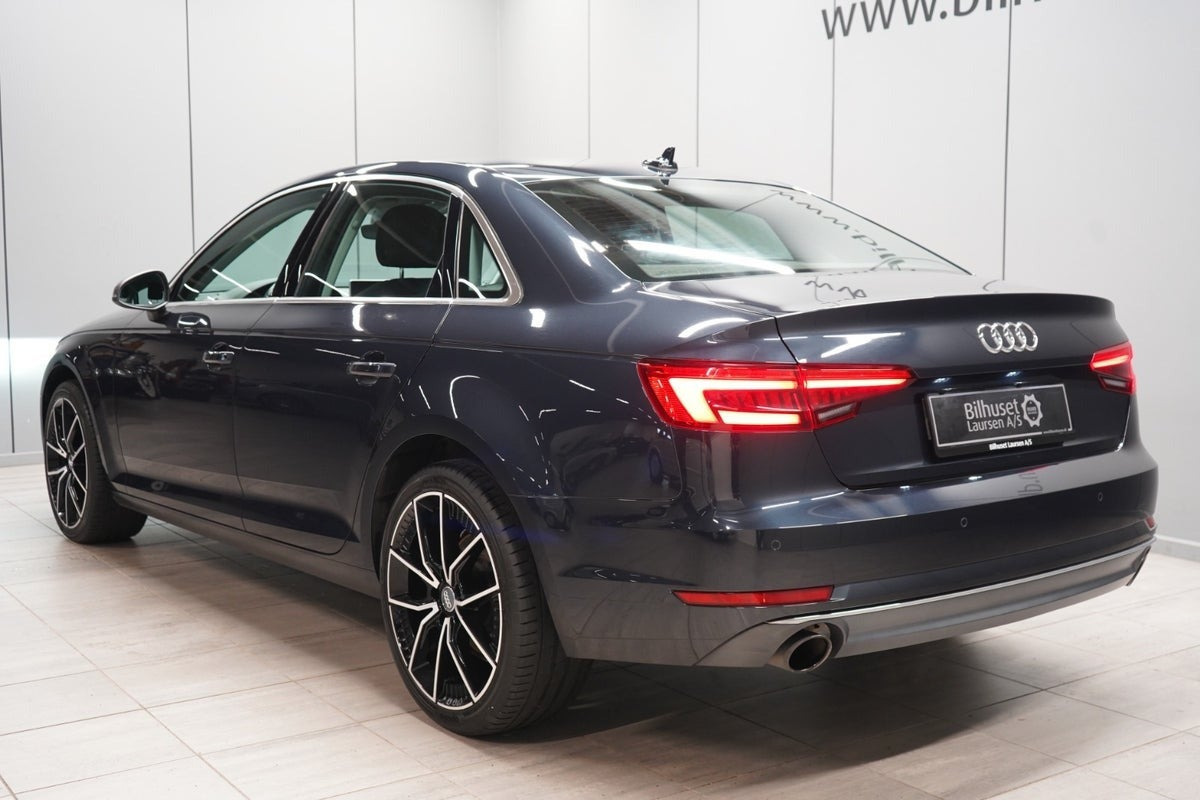 Blå Audi A4 fra 2016