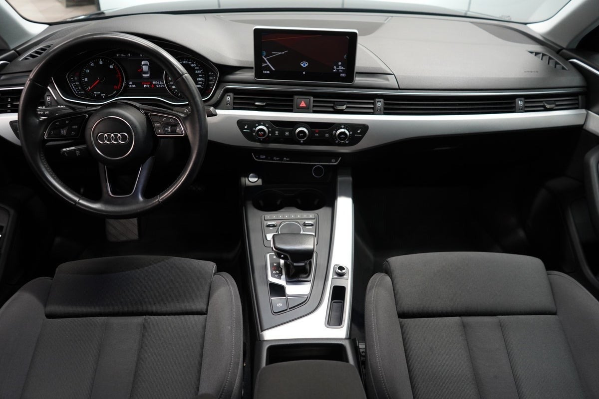 Blå Audi A4 fra 2016