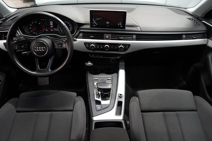 Blå Audi A4 fra 2016