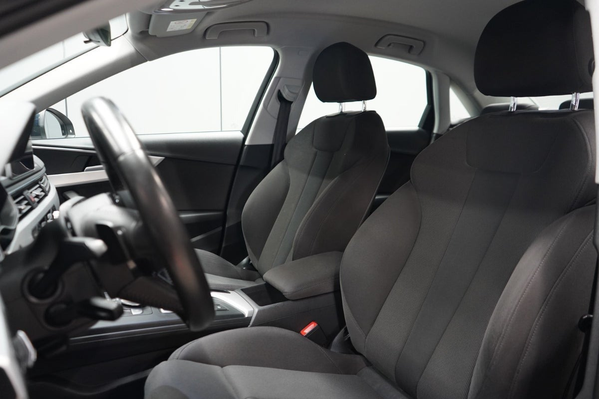 Blå Audi A4 fra 2016