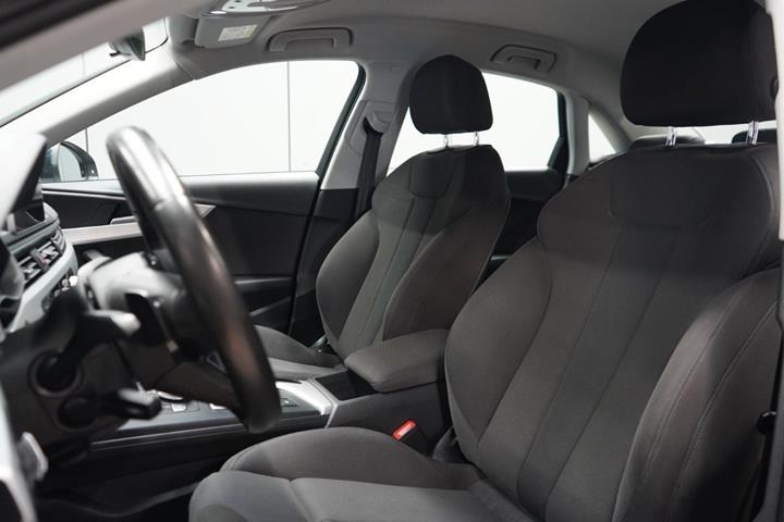 Blå Audi A4 fra 2016