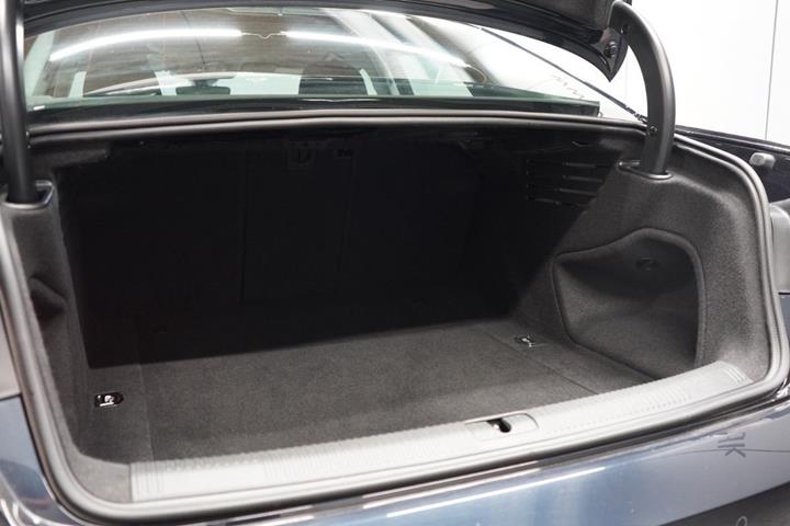 Blå Audi A4 fra 2016