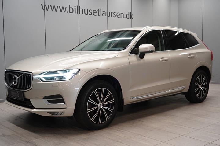 Beige Volvo XC60 fra 2021