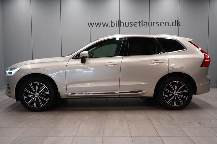 Beige Volvo XC60 fra 2021