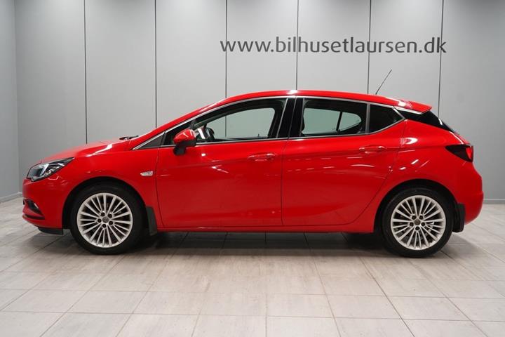 Rød Opel Astra fra 2016