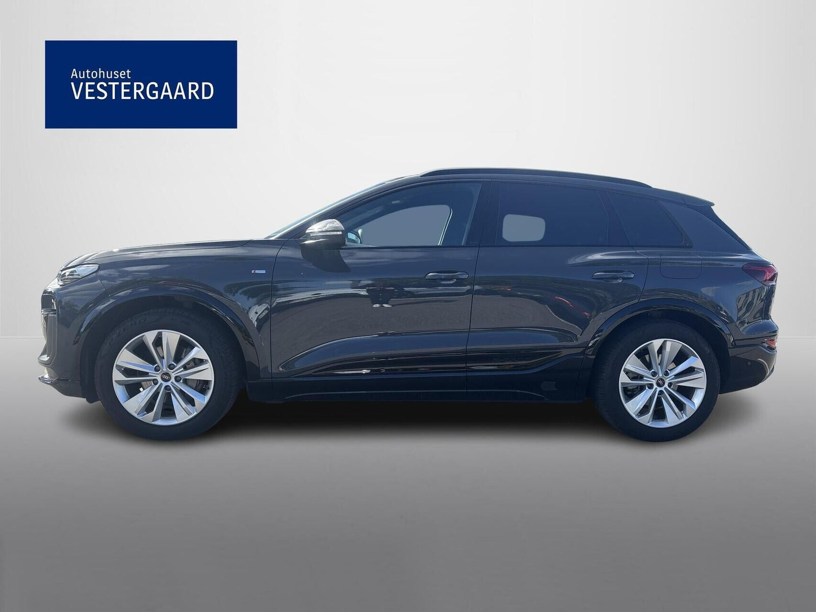 Grå Audi Q6 e-tron fra 2025