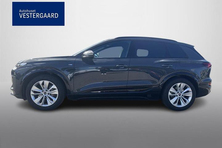 Grå Audi Q6 e-tron fra 2025