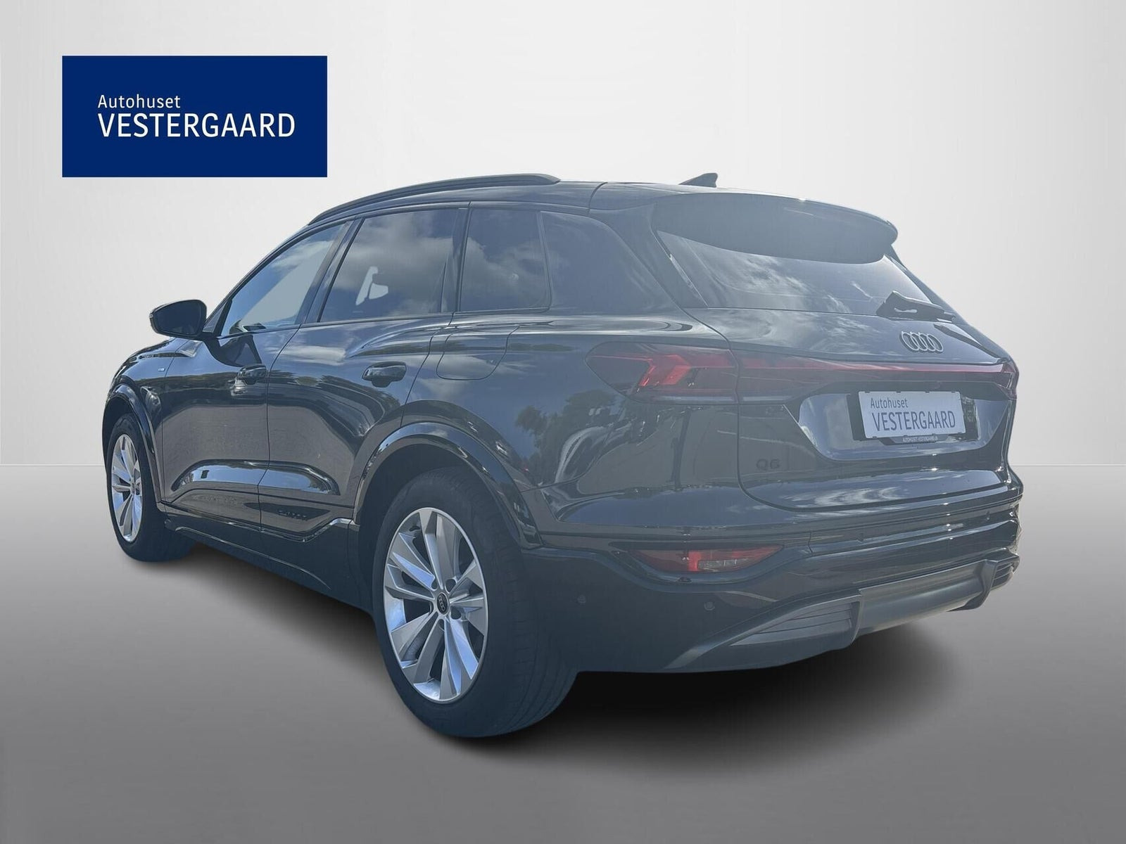 Grå Audi Q6 e-tron fra 2025