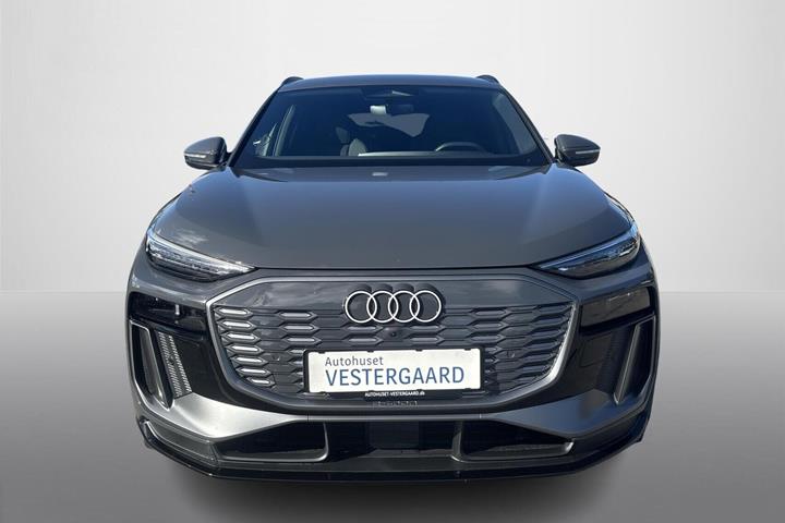 Grå Audi Q6 e-tron fra 2025