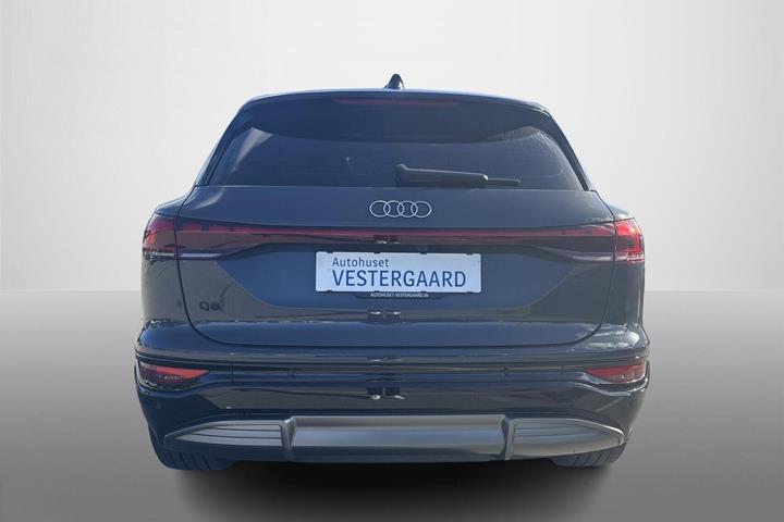 Grå Audi Q6 e-tron fra 2025