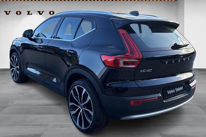 Sort Volvo XC40 fra 2022