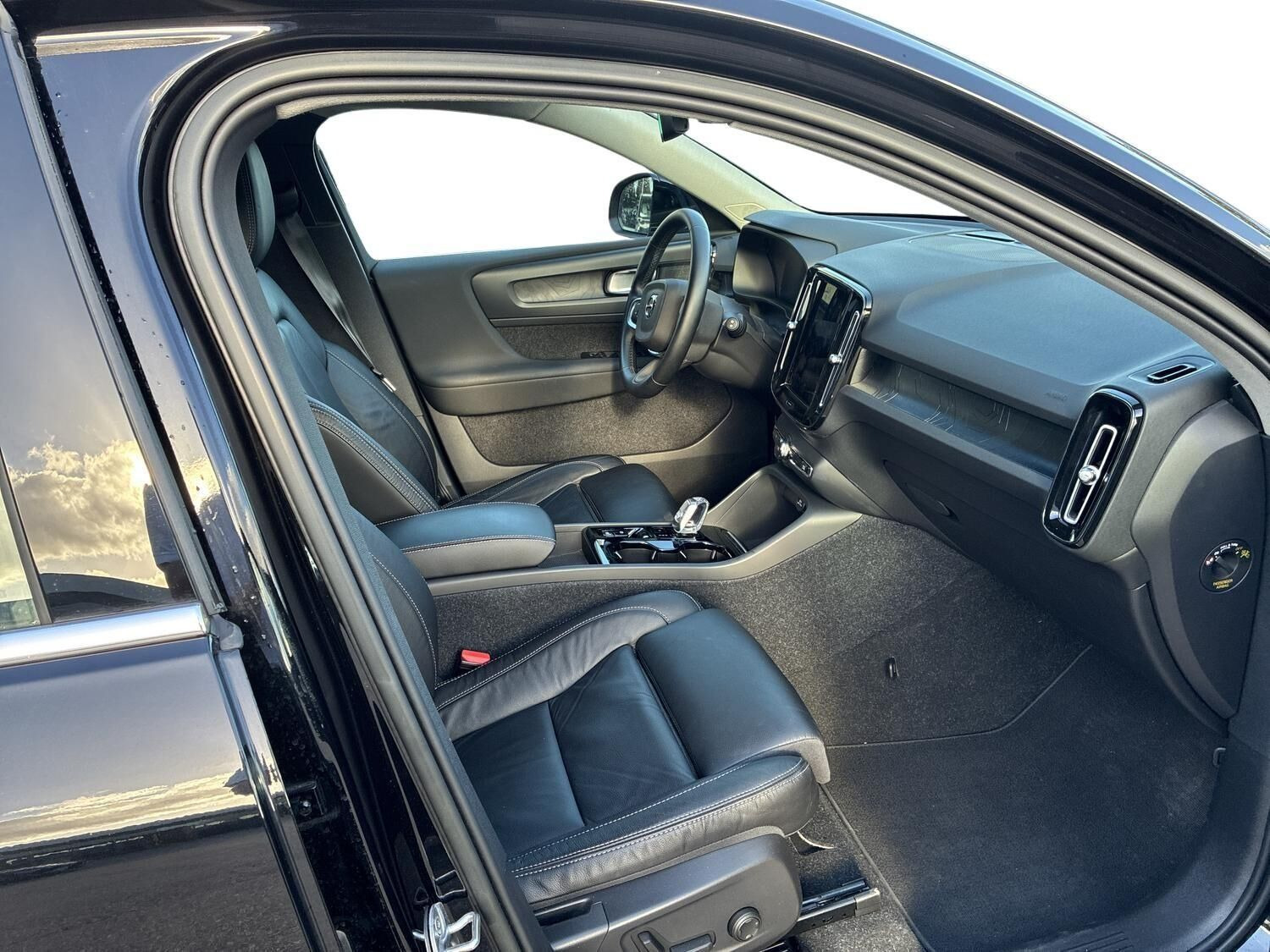 Sort Volvo XC40 fra 2022