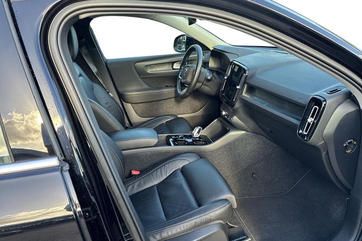 Sort Volvo XC40 fra 2022
