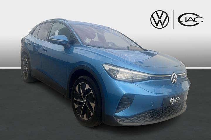 Blå VW ID.4 fra 2024 set udefra