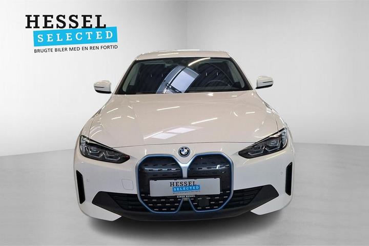 Hvid BMW i4 fra 2023