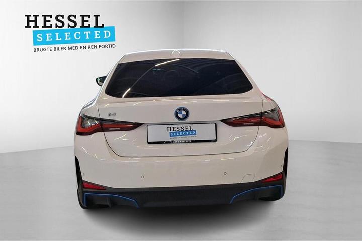 Hvid BMW i4 fra 2023