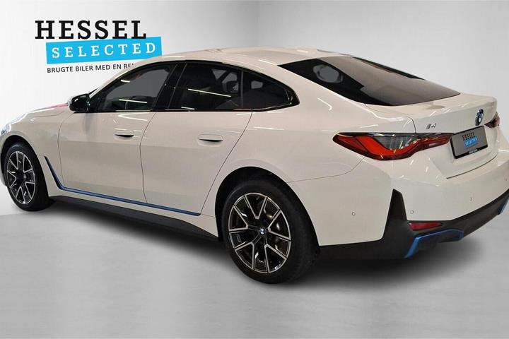 Hvid BMW i4 fra 2023
