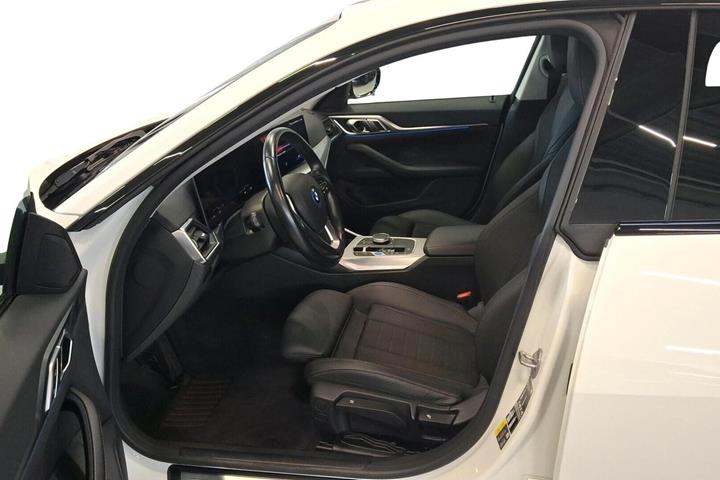 Hvid BMW i4 fra 2023
