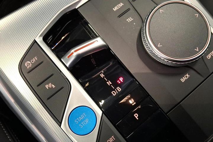 Hvid BMW i4 fra 2023