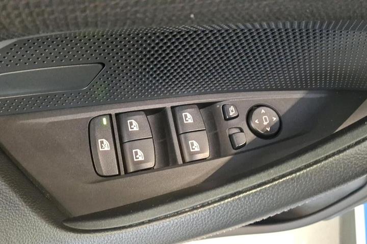 Hvid BMW i4 fra 2023